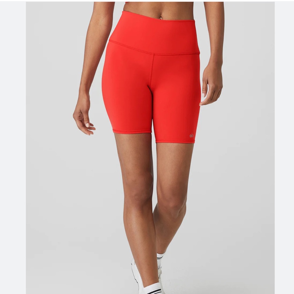 Alo high waisted biker shorts neon pink. Worn twice. Great condition.